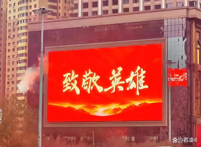 沈阳市民夹道欢迎英烈回家 满城中国红迎英雄归来