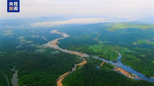航拍视角飞跃北疆大地