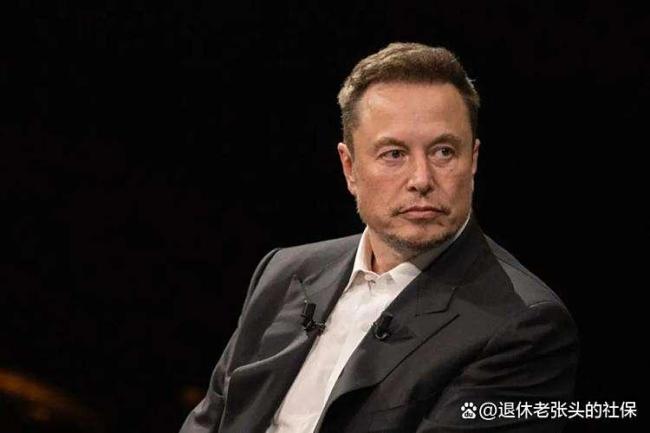 美国国会刚通过8000多亿军费预算，马斯克为何大骂政府要完了？