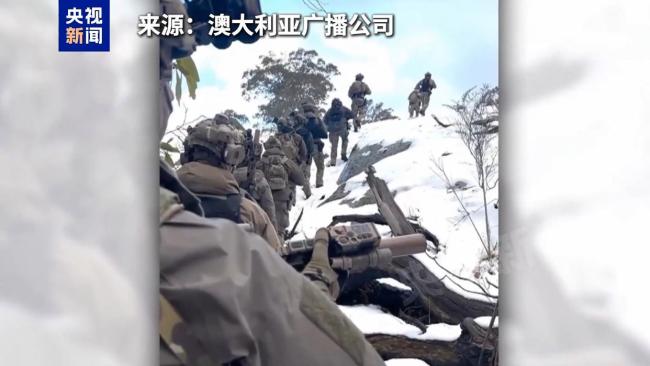 翻山越岭 澳大利亚动用数百警力搜捕“警察杀手”