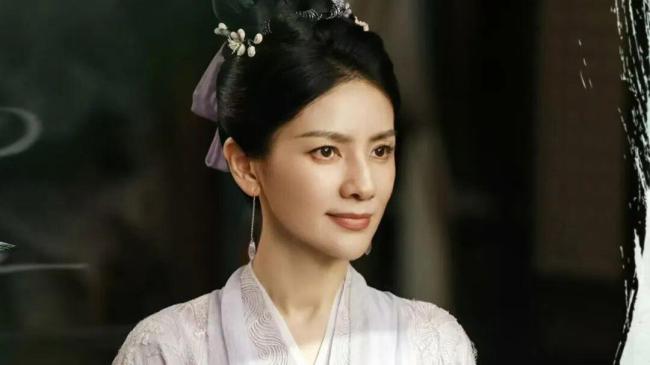 《赴山海》穿帮 成毅手里拿着剧本 现代思维闯江湖