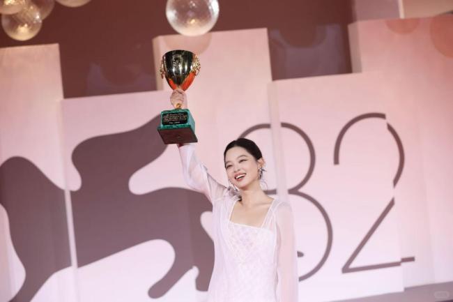 蔡尚君导演盛赞辛芷蕾：用“伟大”形容她的表演不为过
