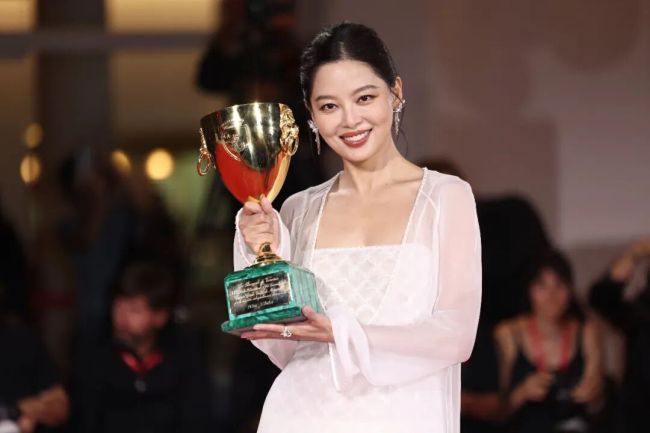 梁婷表示辛芷蕾永远不会塌房 经纪人力挺到底