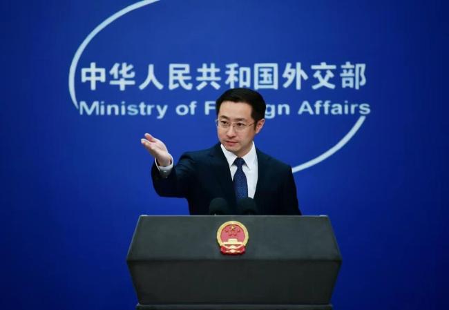 菲公务船故意冲撞中国海警船 中方回应 坚决维护主权权益