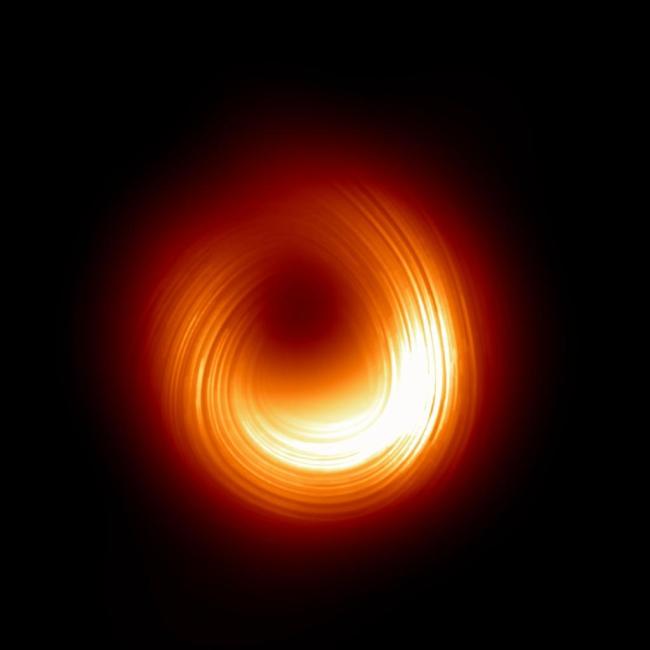 人类首次"看见"的黑洞身份照上新 揭示磁场演化之谜