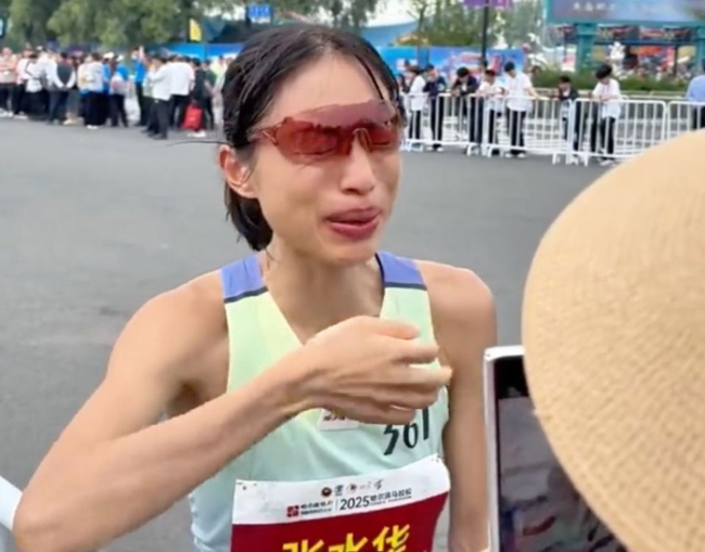 “最快女护士”时隔18天回应哭诉领导：她一直在帮我换休 没想绑架她 澄清误解情绪释放