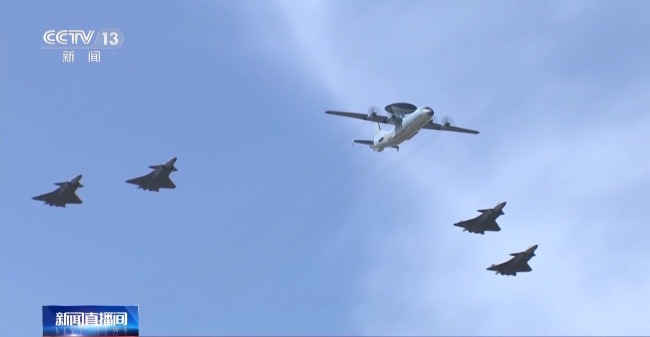 空警-500、殲-20亮相 長春航空展今日精彩瞬間