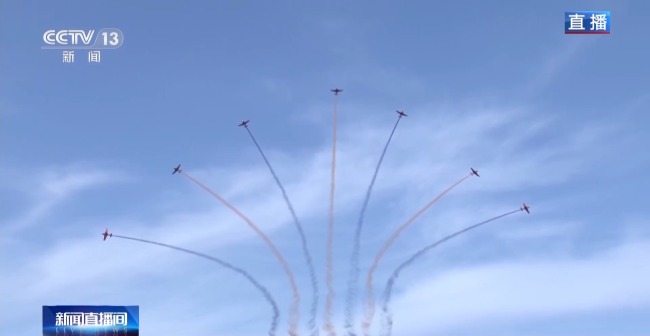 惊艳全场！“天之翼”飞行表演队展示“七机开花”