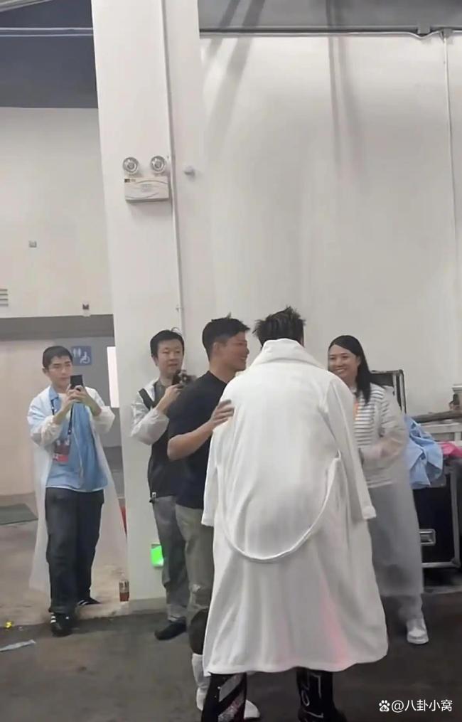 谢霆锋：可惜我不叫谢停雨 暴雨中的摇滚风暴