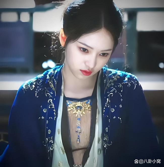 黄灿灿赚的第一笔钱给初恋补交学费 恋爱脑引发热议
