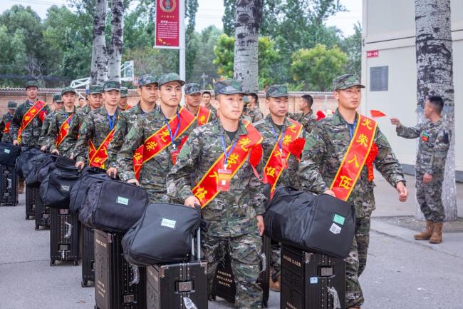新兵入营仪式感拉满 温暖迎新开启军旅生涯