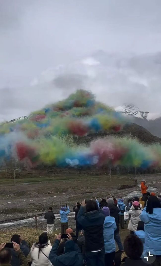 始祖鸟的烟花成功“炸醒”了谁 生态争议引发关注