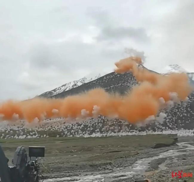 《我的阿勒泰》作者谴责始祖鸟烟花秀 艺术不应伤害大地