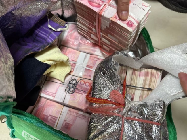 患阿爾茲海默癥老人將65萬遺忘樓道！