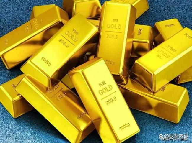 特朗普炫耀黄金椭圆形办公室 奢华改造引发争议