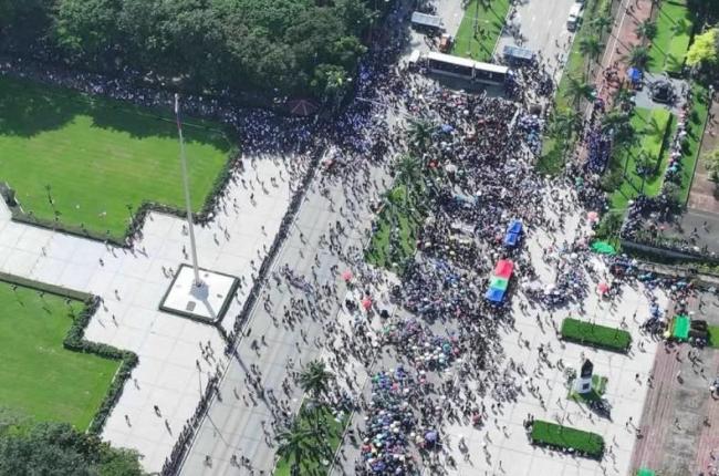 菲軍方宣布進(jìn)入紅色警戒狀態(tài) 抗議活動持續(xù)升級