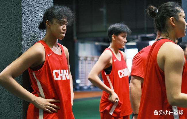 U16女篮12东谈主名单出炉：李月汝妹妹压哨入选 1.83米混血小将打PF 冲击四强狡计明确