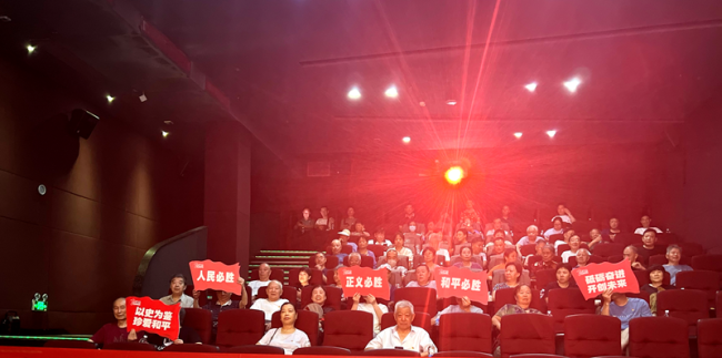宁波社会各界包场观看电影731 铭记历史传承爱国精神