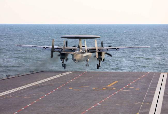 福建舰成功起降三型舰载机有多重要 中国海军迈向深蓝里程碑