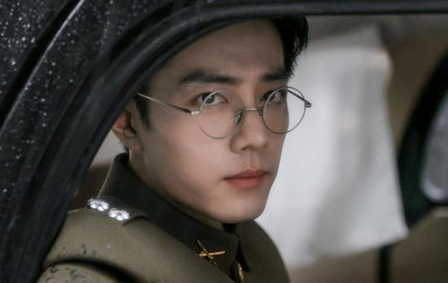 肖战情报制服路透 双面叙事的魔力