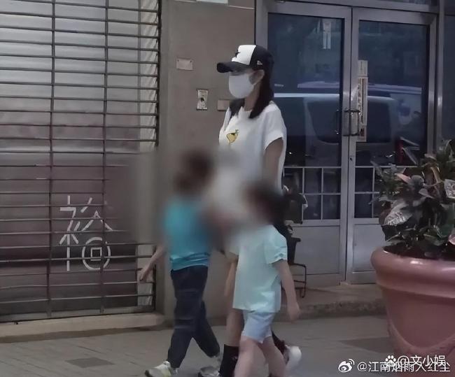 台媒曝安以轩与三男泡夜店 单亲姆妈的幽闲之夜