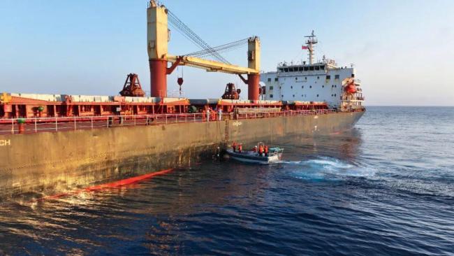 舟师亚丁湾海域遑急挽回一商船船员 彰显就业担当