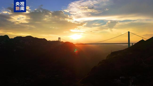 寰球第一高桥行将通车 横竖齐创寰球记录