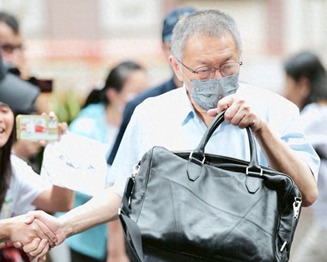 台民众对柯文哲感情温度回升