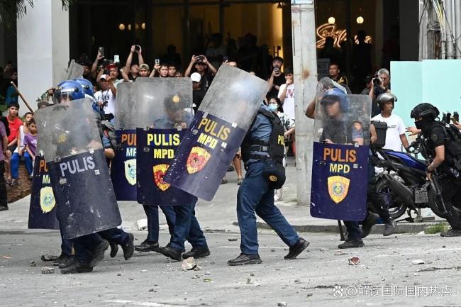 超10万民众涌上街头 菲政局要变天吗 腐败丑闻引爆抗议