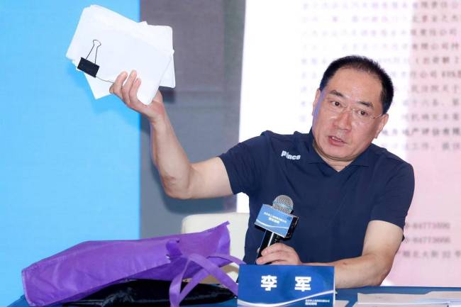 歌手陈红被前夫李军公开控诉 资产争夺再起波澜