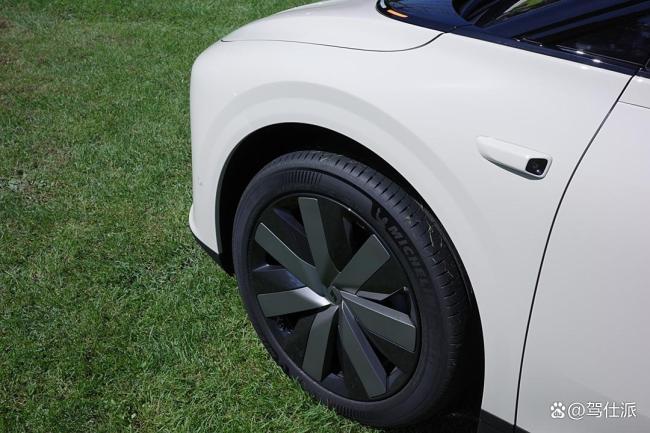 理想i6静态体验 处处是长板