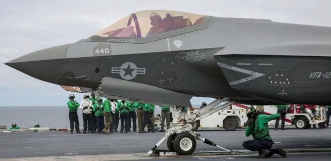 福建舰与美福特号航母战力对比 电磁弹射领先者