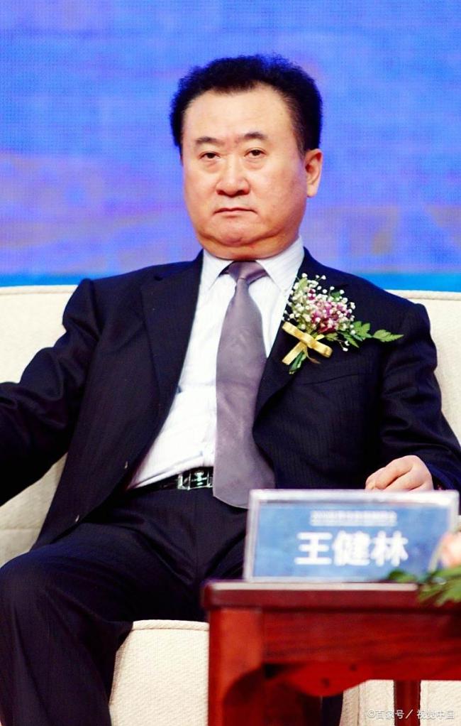 王健林父子为何总陷资金困局