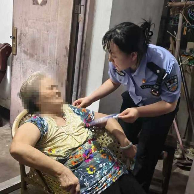 浴室灯亮了一天一夜 邻居报警了