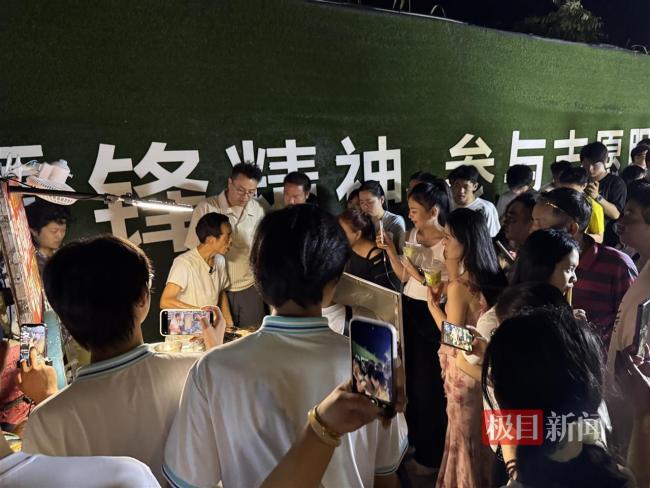 鸡排哥说不管多少游客来都能控制 限购措施受欢迎
