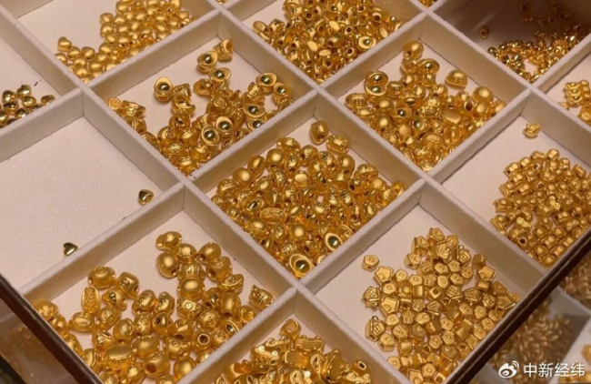 开6家金店女子称金价涨净利整体降 消费者购金更谨慎