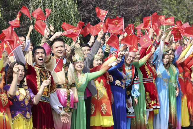 总书记新疆行|记者手记:时代面孔里的沧桑巨变