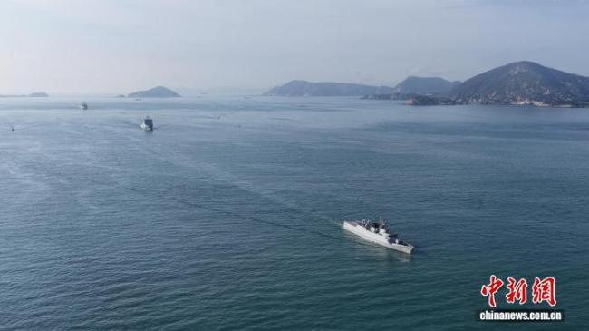 海军83舰编队抵达香港