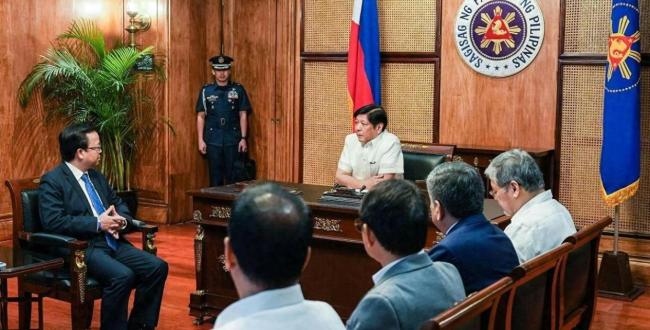 马科斯的地位处于危险之中，他坚持分配16.4亿元