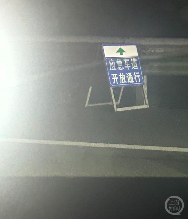 14小时挪200公里 睡了一觉还在原地 国庆高速堵车实录