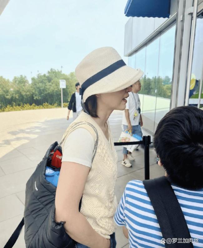 董卿儿子长这么大了 母子温馨互动引关注