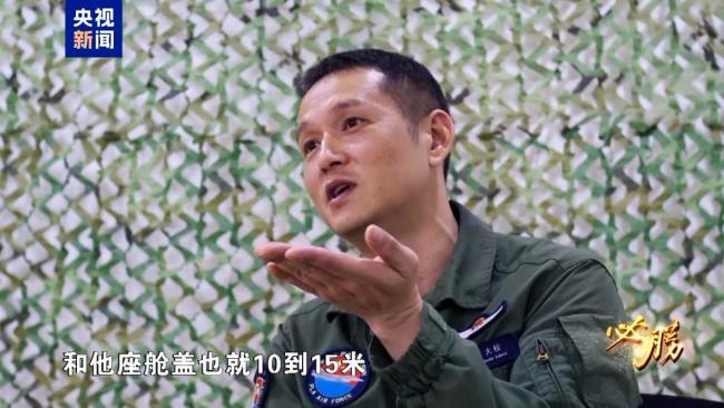 拒止驱离外军隐身战机 受阅飞行员讲述细节