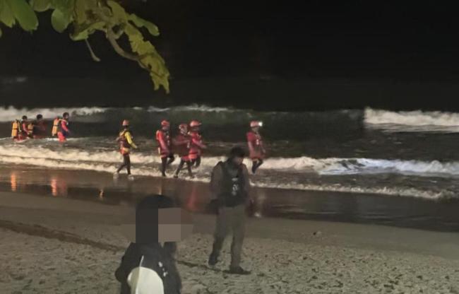 中国男子在普吉岛被海浪冲走失联 雨季海边风险高