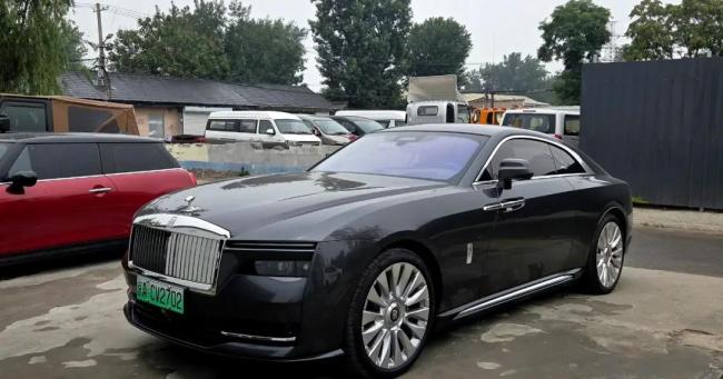 交警通报“陈震开劳斯莱斯出车祸” 事故仍在调查中