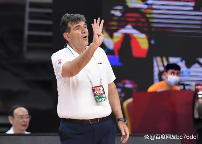 媒体：上海男篮要给新援一些时间 黄荣奇再获机会