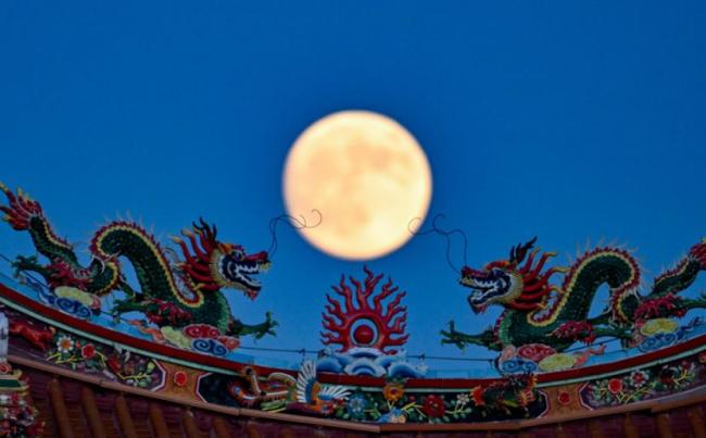 中秋“硬核”赏月指南来了 解锁超级月亮与土星合月