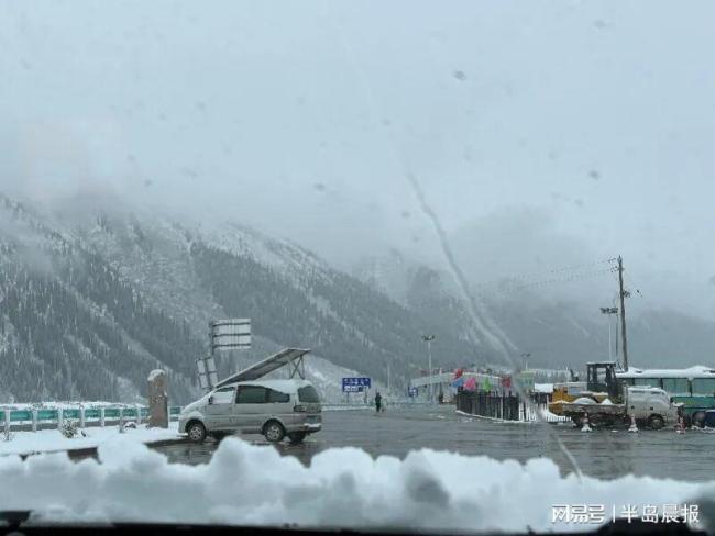 游客称因大雪在喀纳斯堵车8小时 景区道路已恢复通行