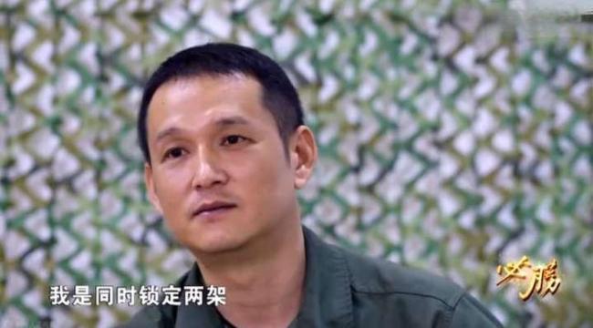 歼-16驱离的外军隐身战机是F-22吗 四代半反杀五代机