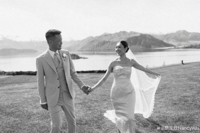 胡定欣官宣结婚 甜蜜婚纱照曝光