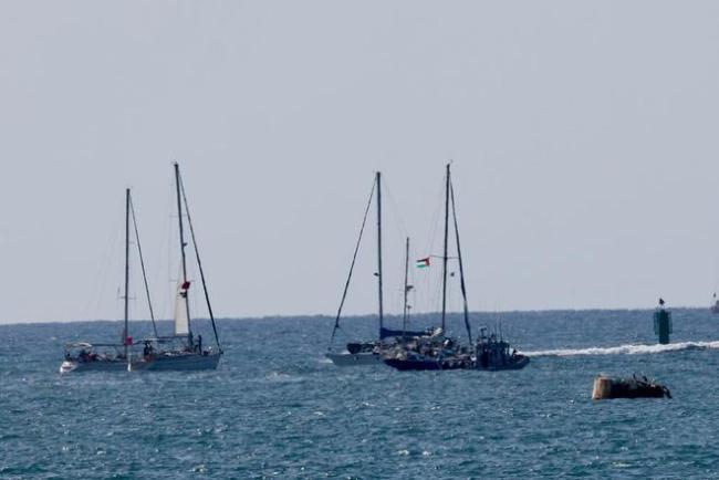 以军拦船扣人 加沙人趁机下海捕鱼 救援变政治秀